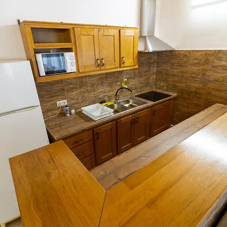 Guest house Airport Karoly *