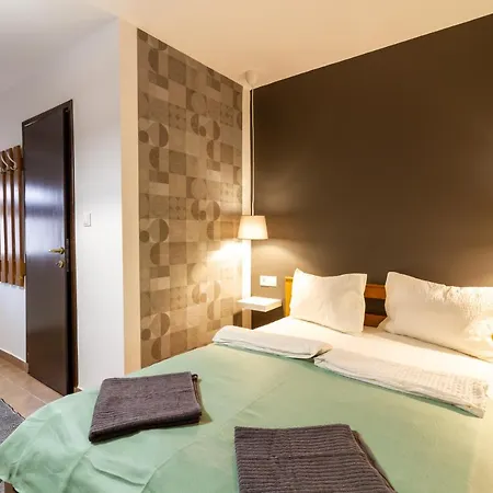 Guest house Airport Karoly