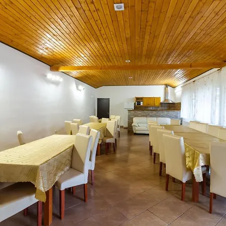 Guest house Airport Karoly