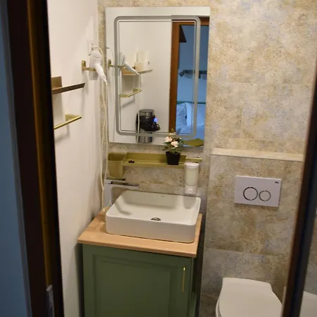 Airport Karoly Guest house Vecses