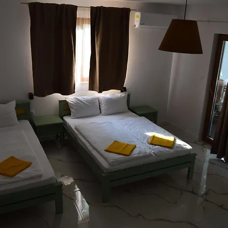 Airport Karoly Guest house *