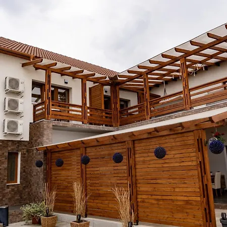 Guest house Airport Karoly