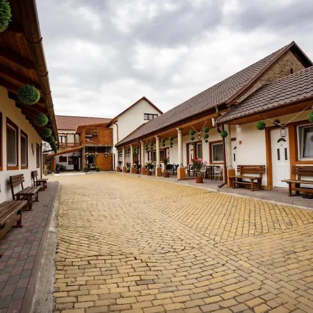 Airport Károly Centrál