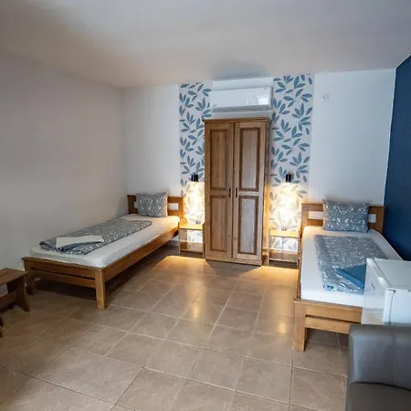 Airport Karoly Guest house