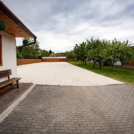 Airport Karoly Guest house Vecses