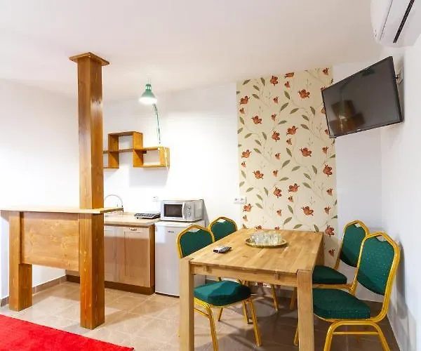 בית הארחה Airport Karoly