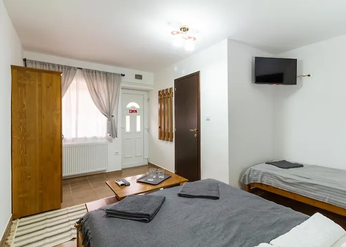 בית הארחה Airport Karoly