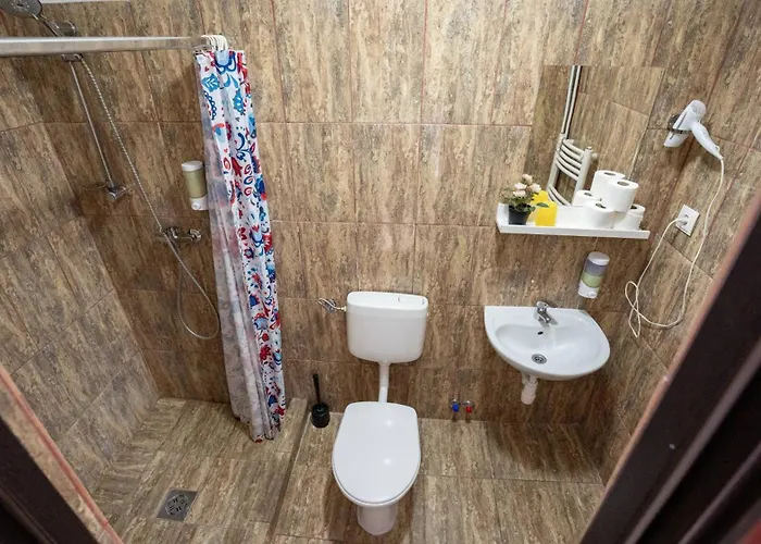 Airport Karoly בית הארחה 3*