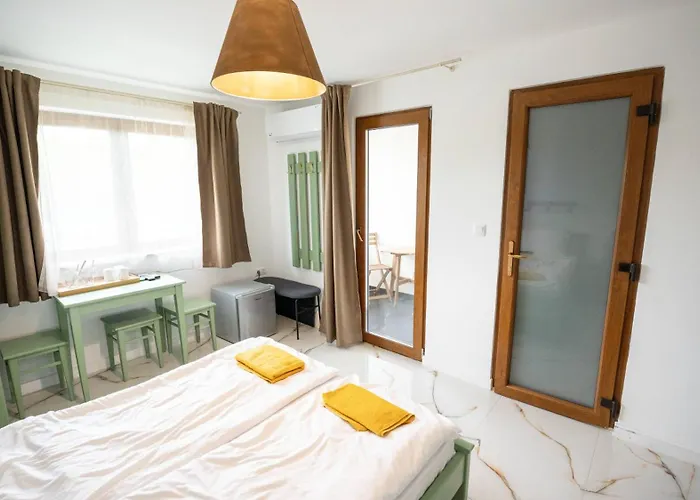 Airport Karoly בית הארחה 3*