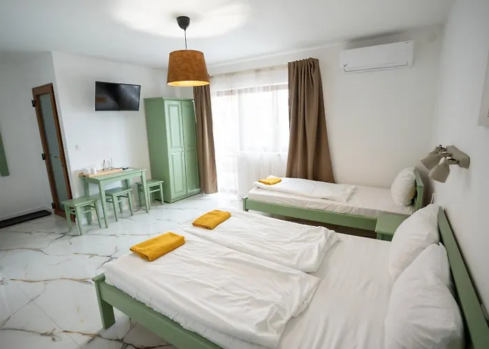 בית הארחה Airport Karoly 3*