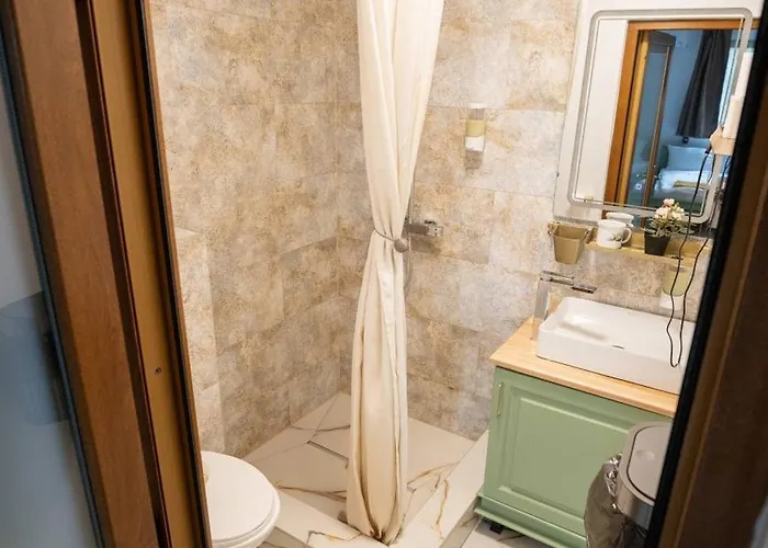 Airport Karoly בית הארחה וסס