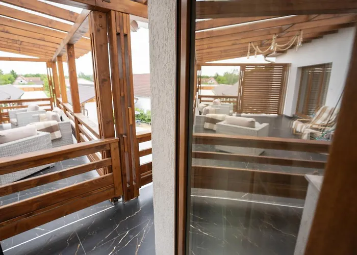 Airport Karoly 3* וסס