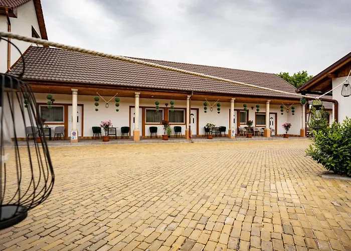 בית הארחה Airport Karoly 3*