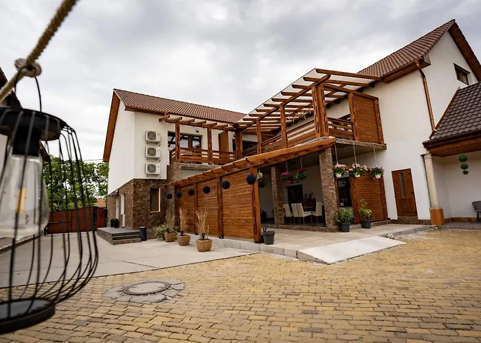 Airport Karoly בית הארחה 3*