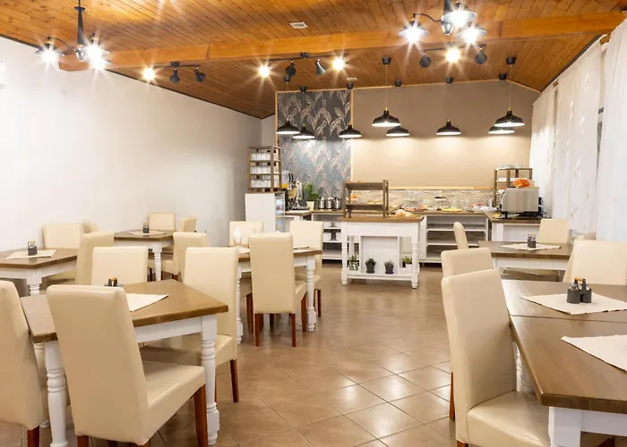 בית הארחה Airport Karoly 3*